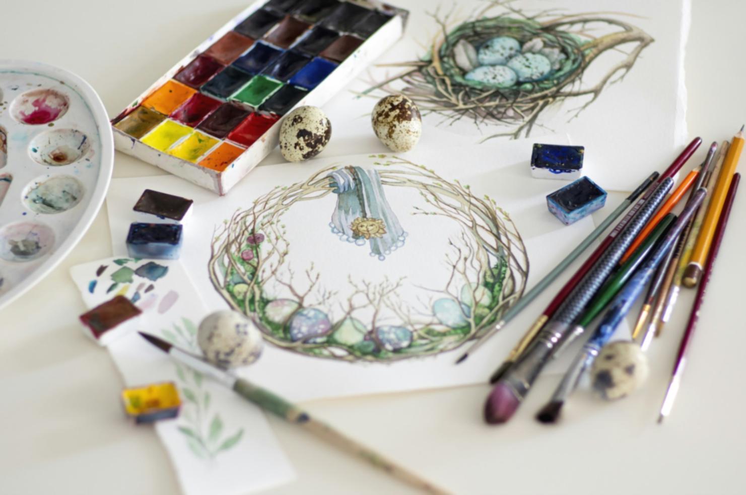 Estudiantes trabajando en proyectos innovadores de dibujo de figura